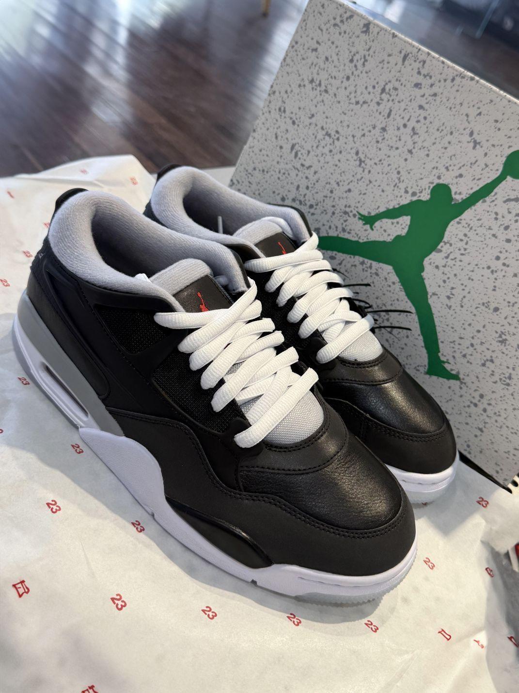 被黑白AJ4狠狠拿捏!这颜值谁看了不疯狂心动?